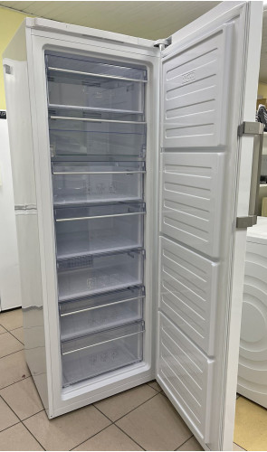 Морозильный шкаф Beko RFNE290E33W Б/У