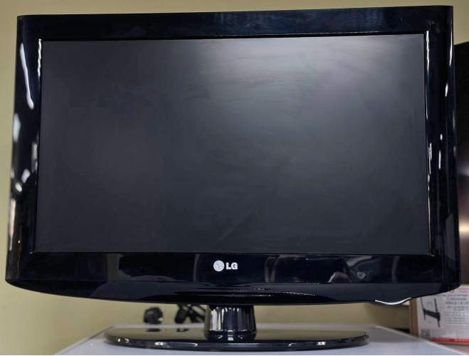 Телевизор LG 26LD320 Black Б/У