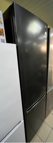 Холодильник з морозильною камерою LG GBB72MCEFN Б/В