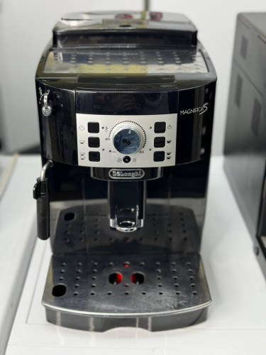 Кавомашина автоматична Delonghi Magnifica S ECAM 22.110.B Б/В